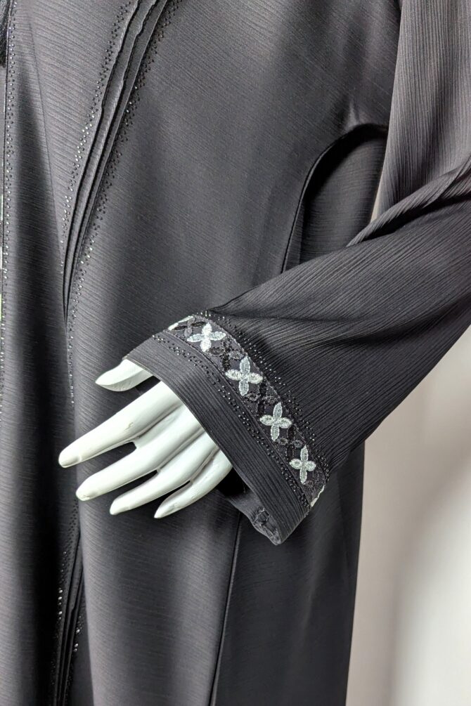 Zoom Nida abaya with embroidery -white - Image 2