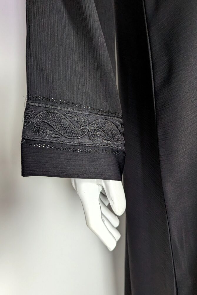 Zoom Nida abaya with embroidery - Image 2