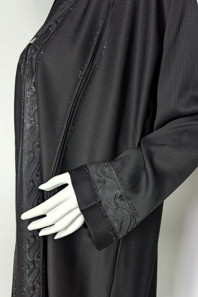 Zoom Nida abaya with embroidery - Image 4